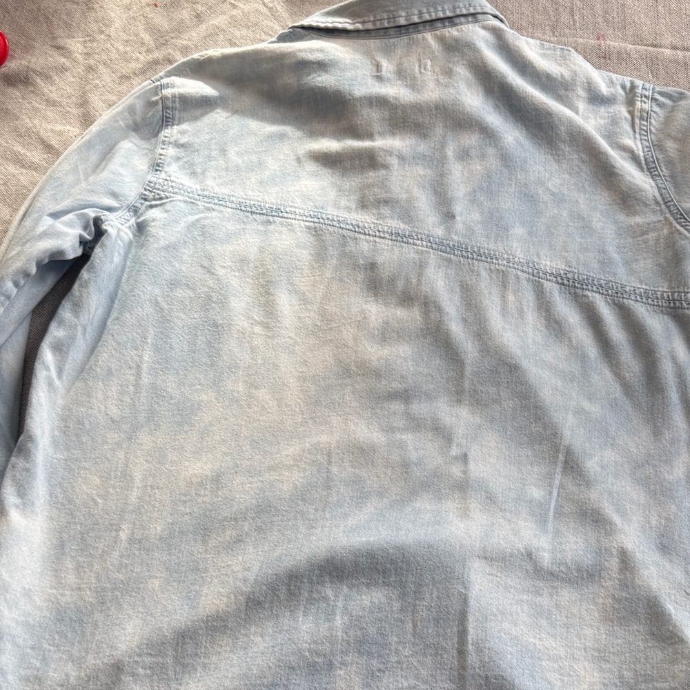 Volcom Women’s Light Blue Casual Button Down Shirt - Picture 3 of 3